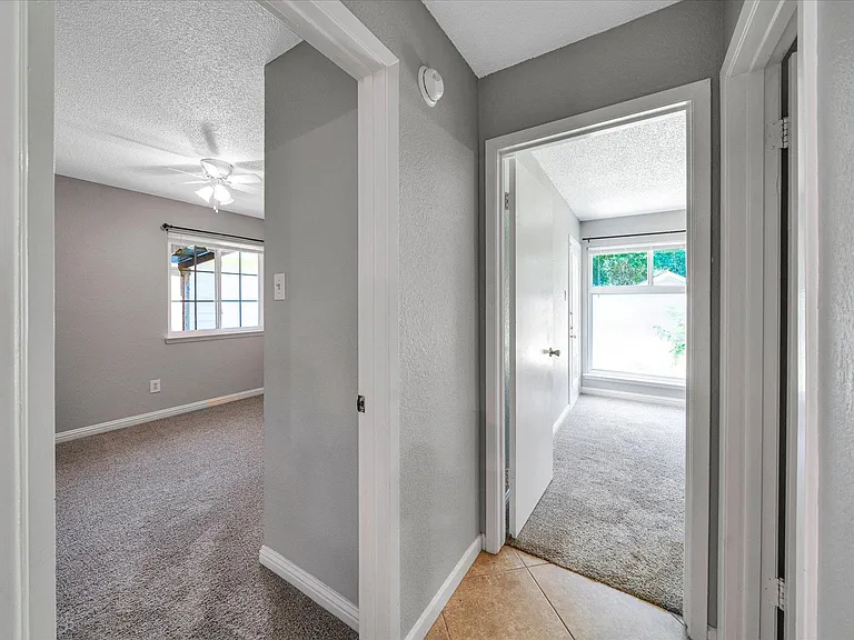 16906 Pocono Dr — Photo 18