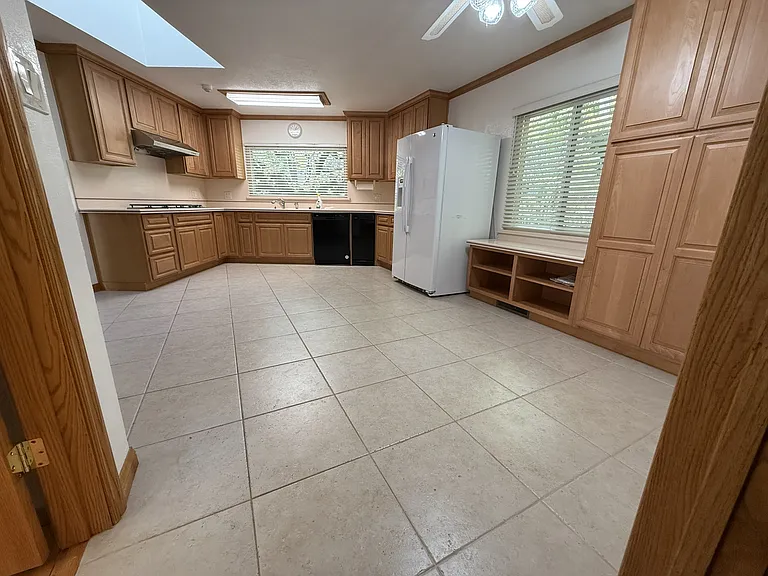 401 Moseley Rd — Photo 23