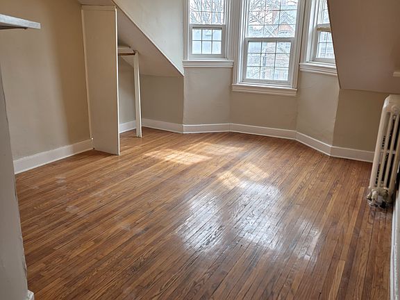 3rd image of 207 William St #5