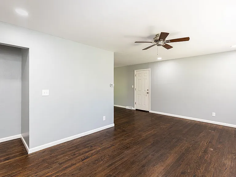 8216 Ruskin Way — Photo 2