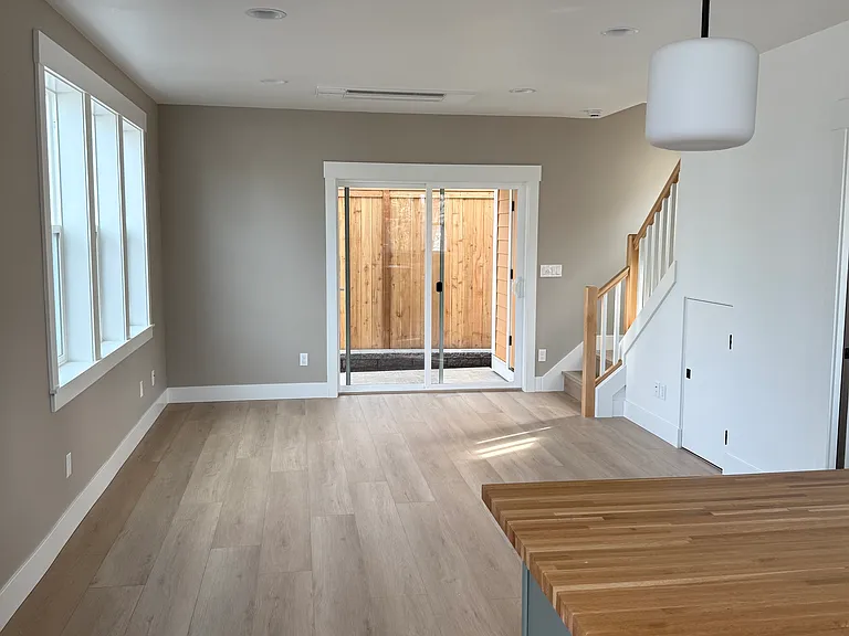 8 N Morgan St #B — Photo 5