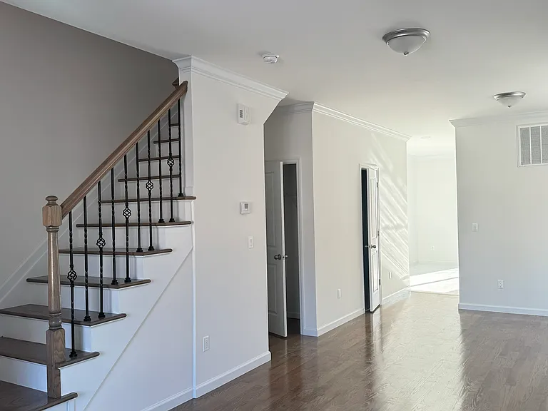 98 Monahan Ave — Photo 4