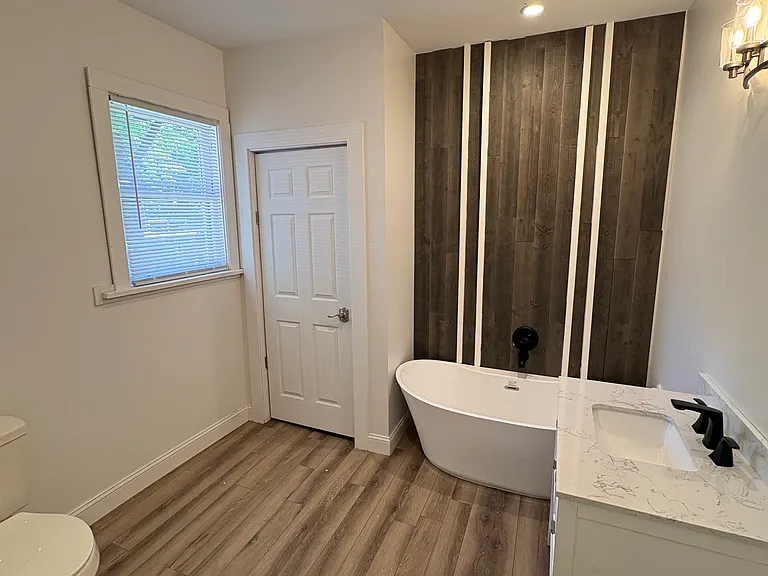 2571 Jackson Ave — Photo 9