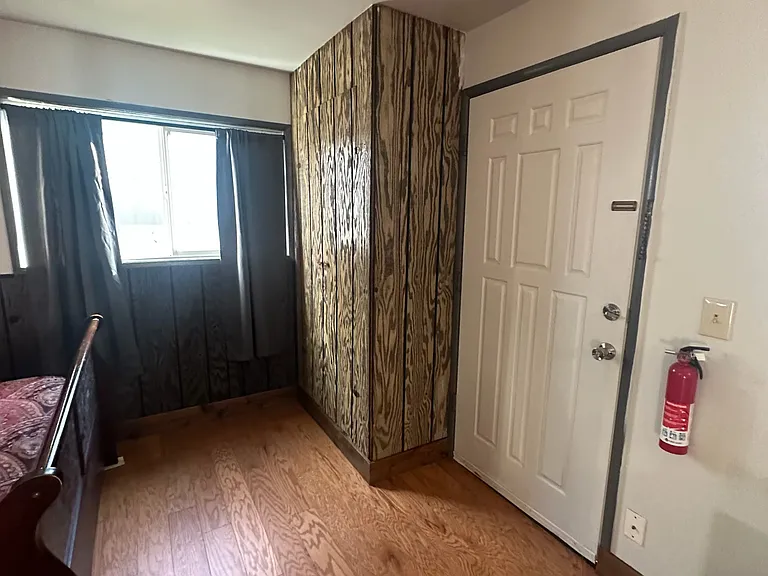 962 Laurel Ave — Photo 5