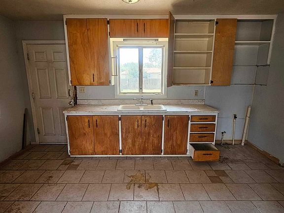 2nd image of 121 Park Dr