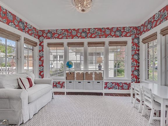 5th image of 1289 Oxford Rd NE