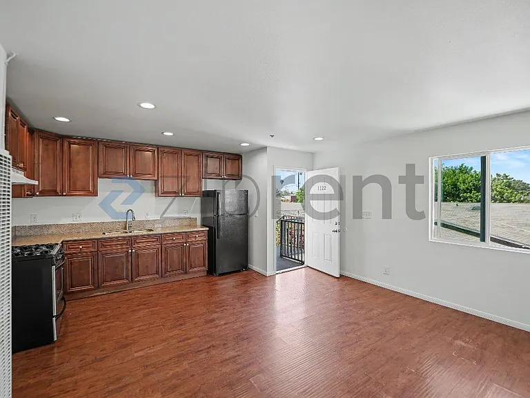 1122 W 93rd St — Photo 5