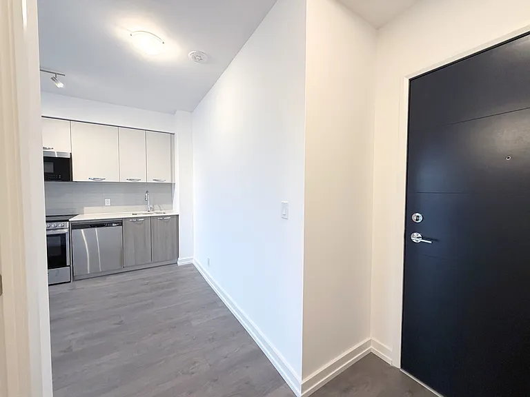 75 James St S #824 — Photo 4