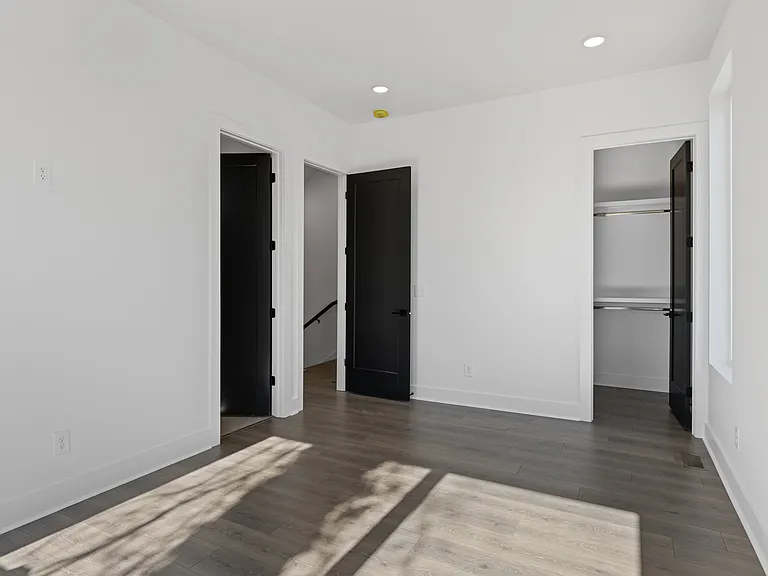 1729 Simpkins St — Photo 14
