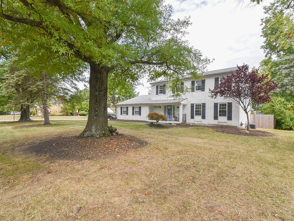 1st image of 148 College Park Dr