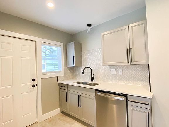 3rd image of 4969 Kingsley Dr
