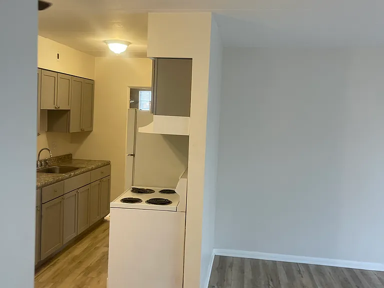1107 W Cermak Rd #6 — Photo 6