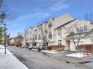 291 Silverbrook Rd APT 6, Orange, CT 06477