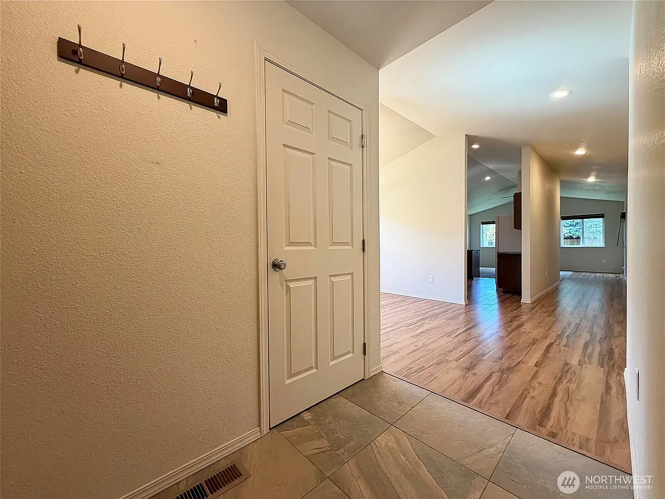 3 bed, 1636 sqft, $1,800 — Photo 2