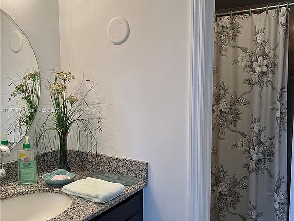 4th image of 2843 S Bayshore Dr APT 14F