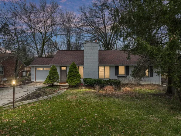 125 Barrington Rd, Bloomfield Hills, MI 48302