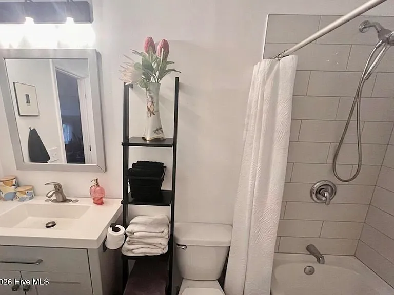 1409 Wooster St — Photo 17
