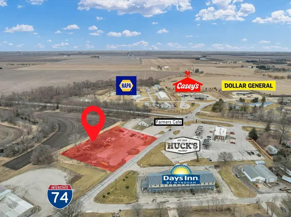 940 E Clinton Ave, Farmer City, IL 61842