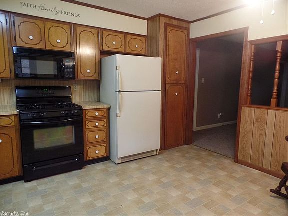 5th image of 313 W 33rd Pl