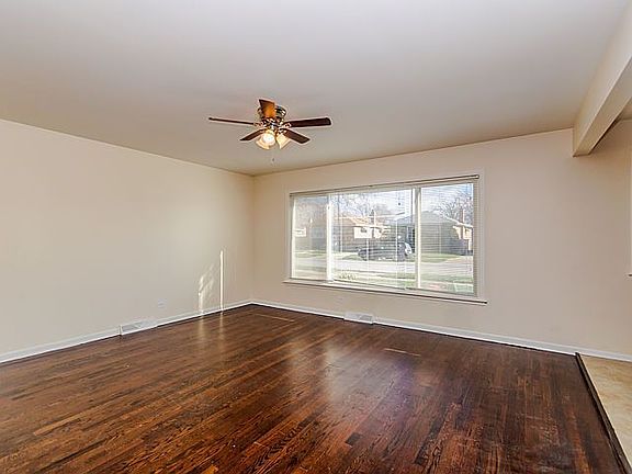 4th image of 442 Crandon Ave
