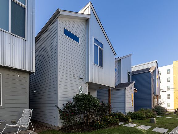 2nd image of 330 Clay St #16