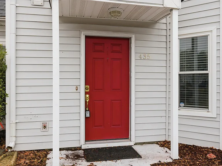 435 Greenview Dr — Photo 6