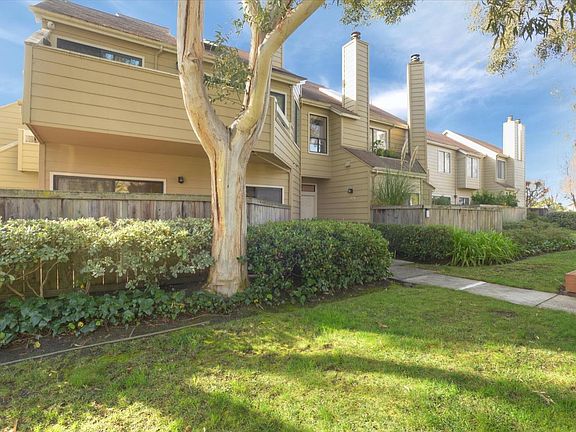 3rd image of 1074 Shoreline Dr