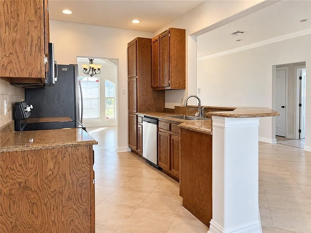 3 bed, 1674 sqft, $2,000 — Photo 4