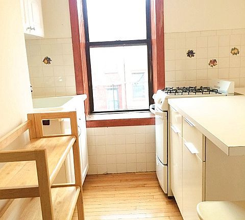 2nd image of 314 Bedford Ave APT C2