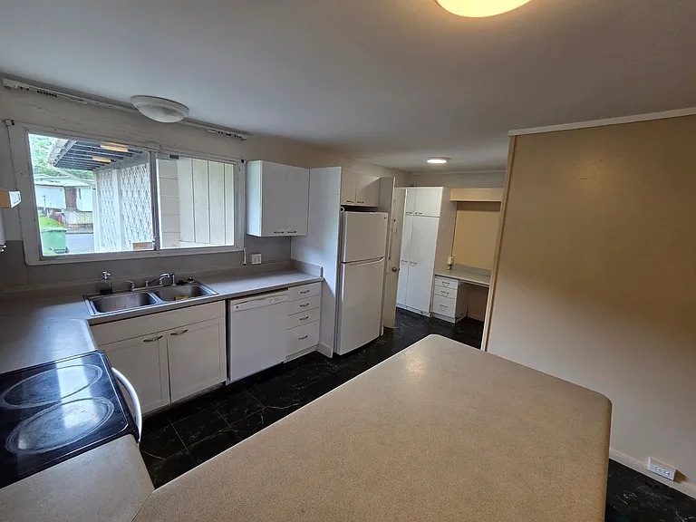 2719 Poelua St — Photo 25