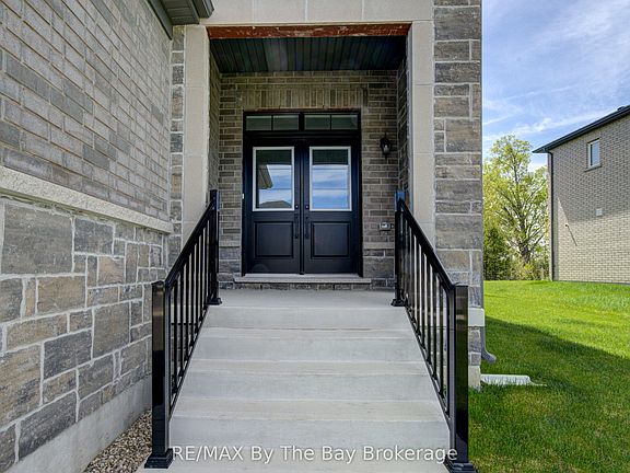 4th image of 56 Amber Dr