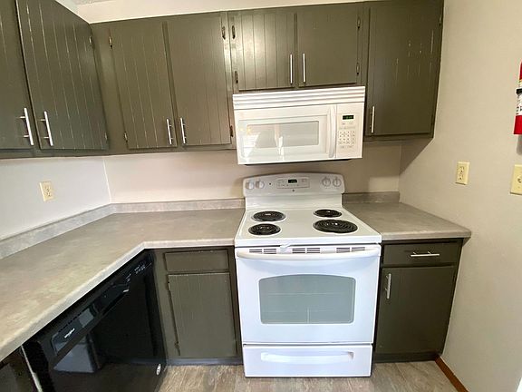 4th image of 619 6th St E APT 1