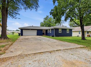 2017 W Northwood St, Bolivar, MO 65613