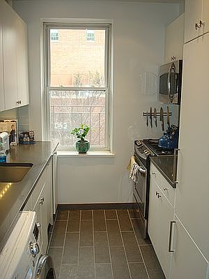 5th image of 780 Greenwich St APT 2E