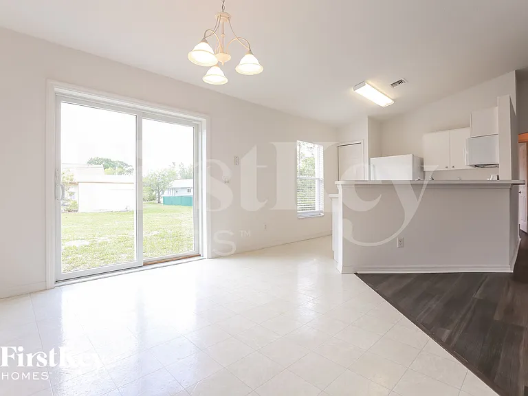 11092 Vanessa Ave — Photo 5