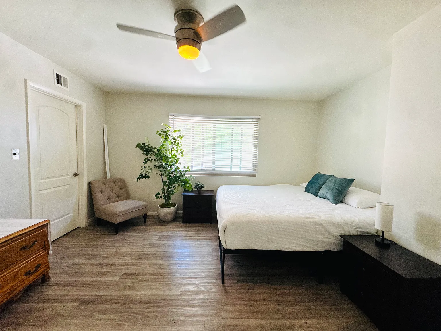 1 bed, 1350 sqft, $3,000 — Photo 3