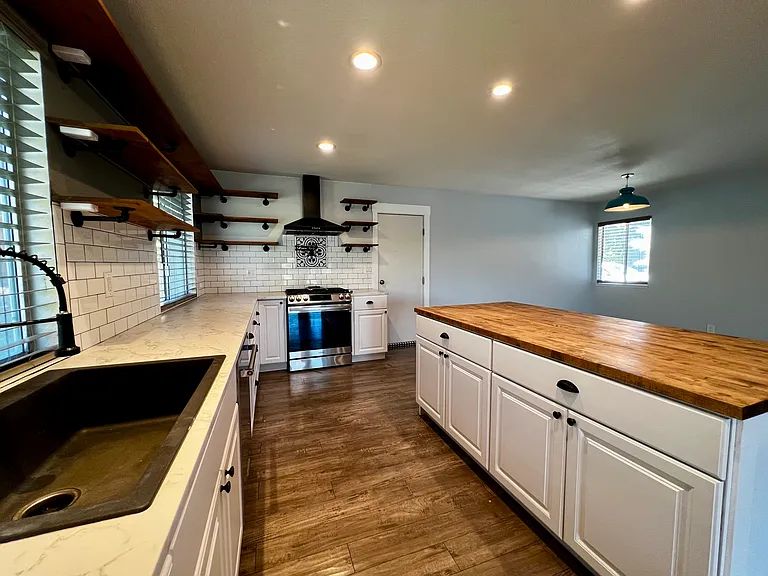 604 Hudspeth St — Photo 3