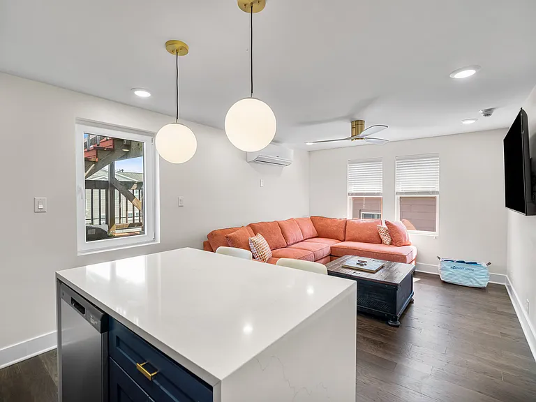 1059 Asbury Ave #2 — Photo 8