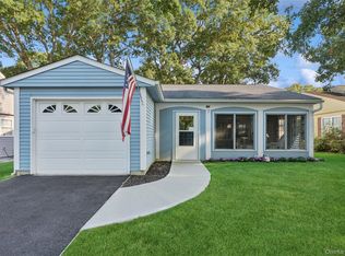 185 Kingston Dr, Ridge, NY 11961