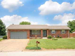 9116 Shoreline Dr, Wadesville, IN 47638