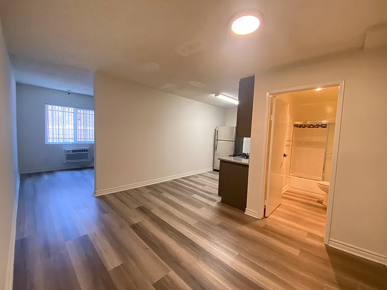 943 Elden Ave — Photo 9