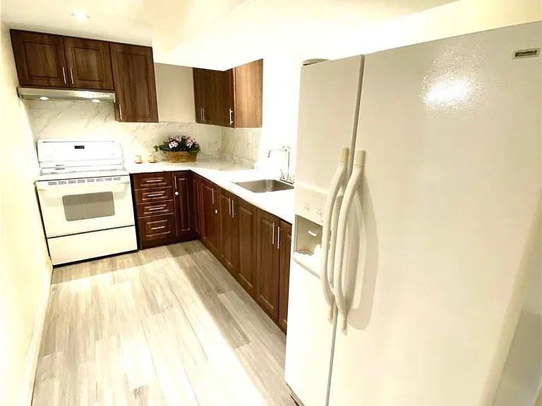 432 Fernleigh Cir — Photo 15