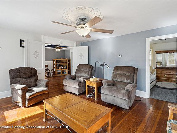 4th image of 107 N River St