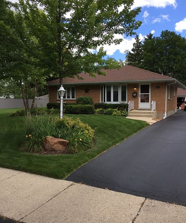 1st image of 131 S Lodge Ln