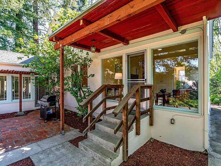 742 Austin Ave — Photo 37