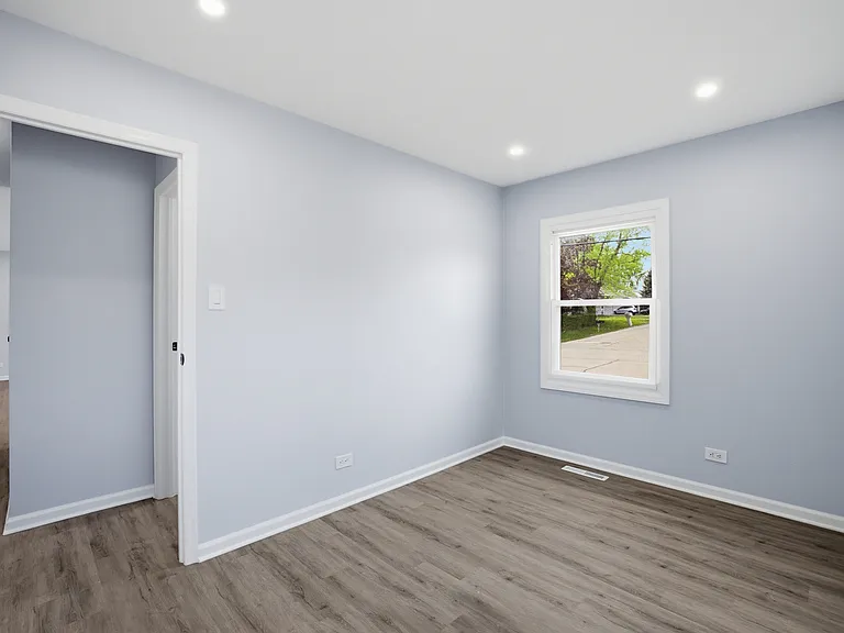 915 Mayfield Dr — Photo 16