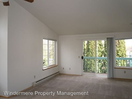 3rd image of 1389 Bradley Ln