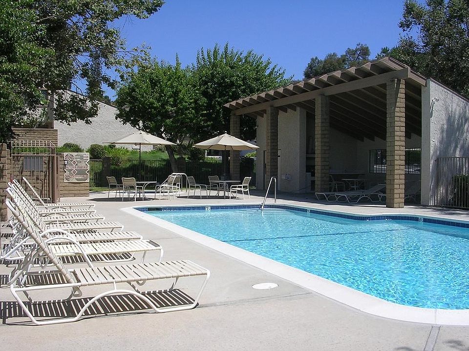 2nd image of 4 Candlewood Way