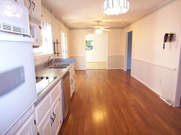 Kitchen to Dining Area