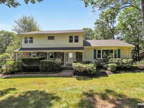 89 Pinecrest Dr, Woodcliff Lake, NJ 07677